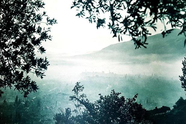 Atatürk’ün Türkiye’yi dünyaya tanıtmak için 1936 yılında çektirdiği 20 fotoğraf.  

1)Bursa’da sisli bir sabah.