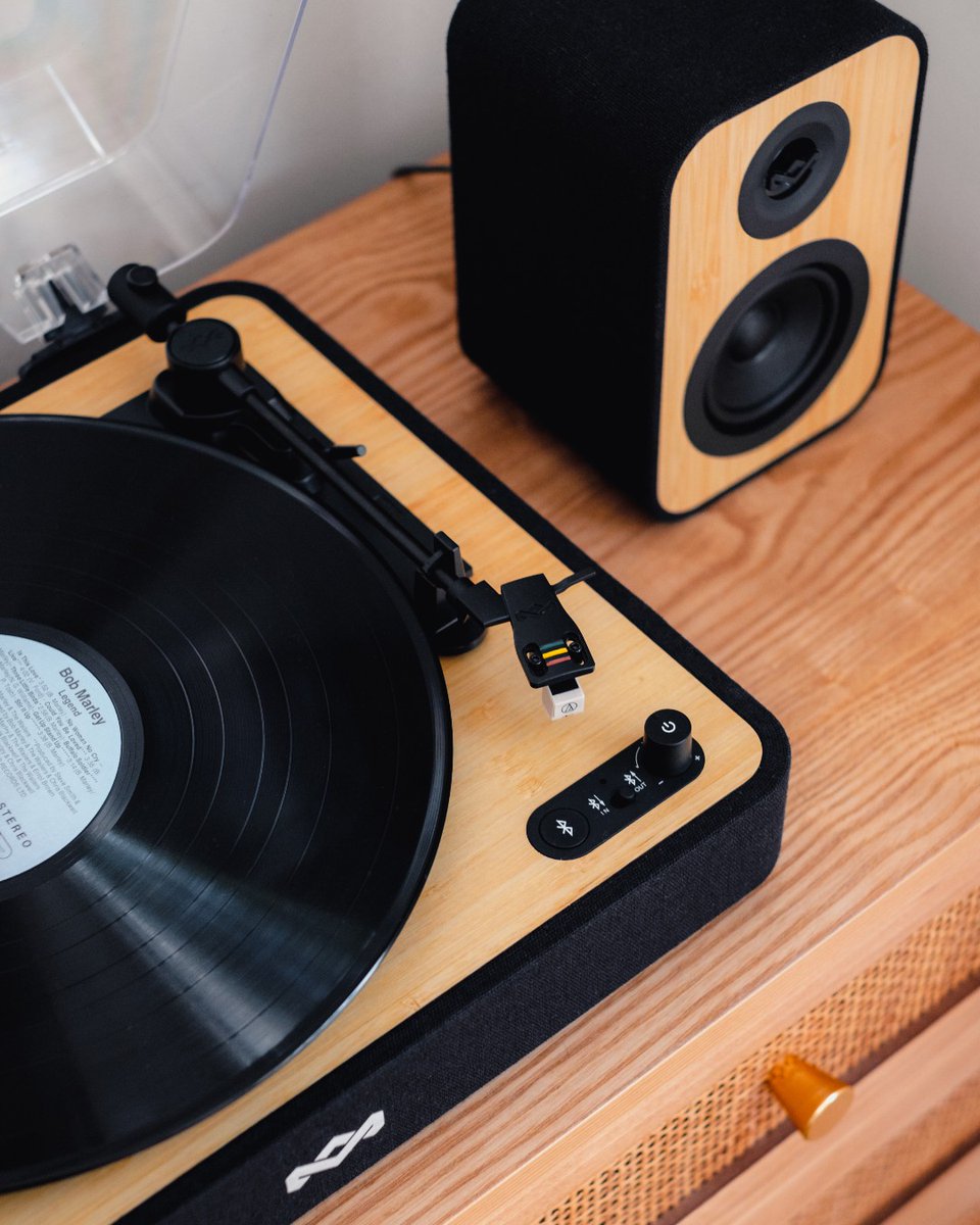 Classic vinyl vibes, reimagined for today. Revolution Turntable and Speakers are the perfect addition to your home sound setup. 🌍

#HouseofMarley
#TurntableSetup

bit.ly/RevolutionTurn…