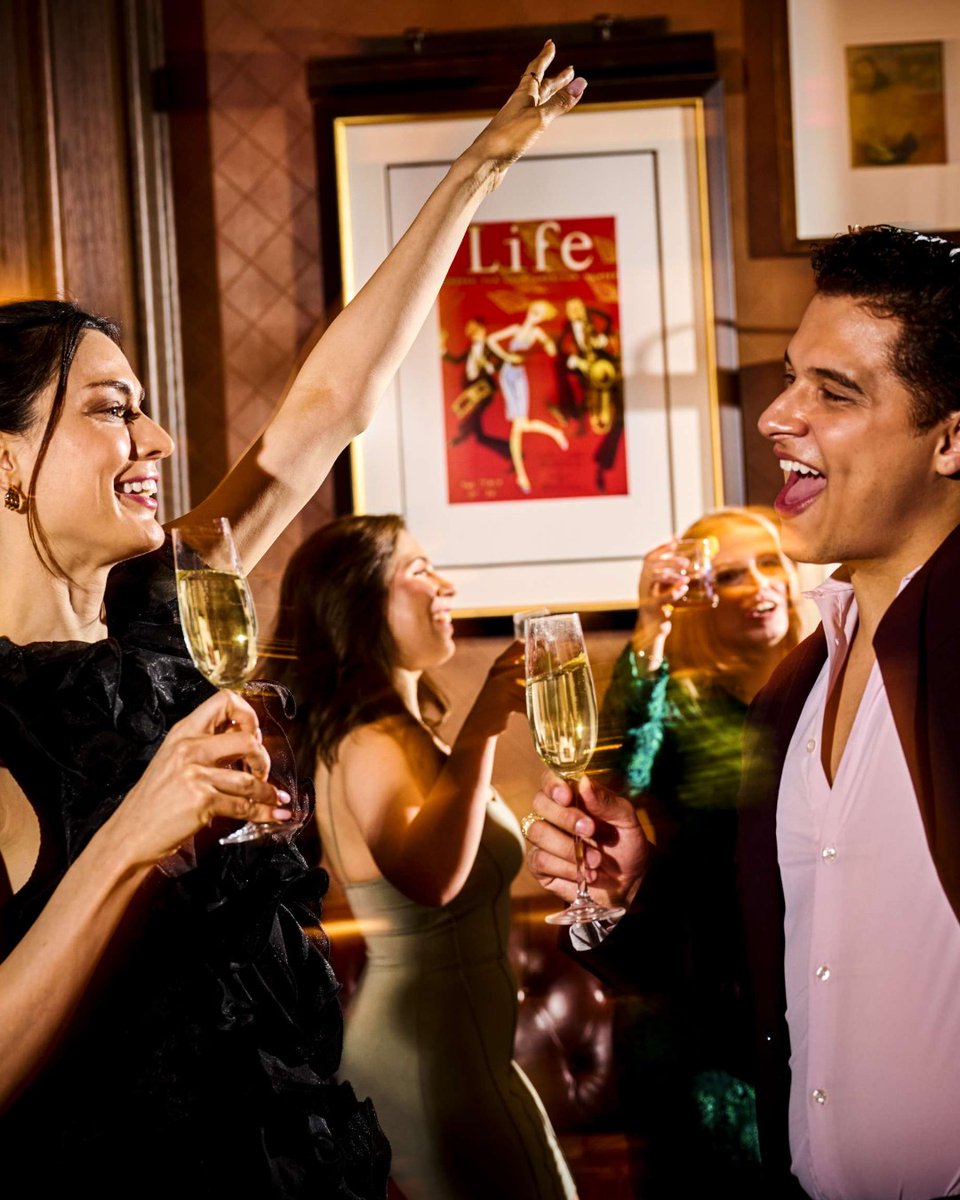 MO_NEWYORK's tweet image. Raise your glasses to the new year with an exquisite seven-course tasting menu or an after dark party in our exclusive speakeasy.

A night of reverie and celebration awaits, learn more at the link in bio.

#ImAFan #MandarinOrientalNewYork #NewYearsParty #NYCSpeakeasy