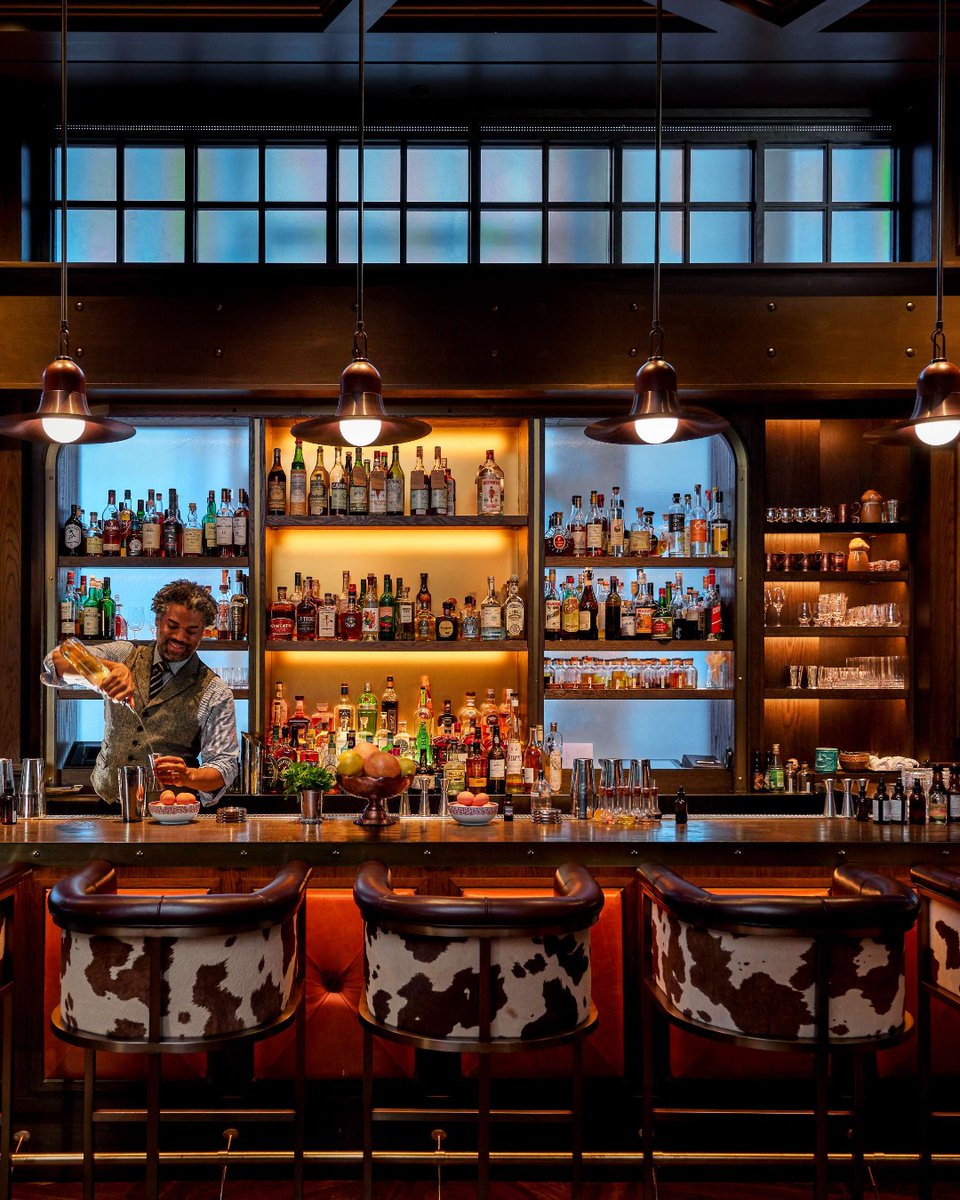 MO_NEWYORK's tweet image. Raise your glasses to the new year with an exquisite seven-course tasting menu or an after dark party in our exclusive speakeasy.

A night of reverie and celebration awaits, learn more at the link in bio.

#ImAFan #MandarinOrientalNewYork #NewYearsParty #NYCSpeakeasy