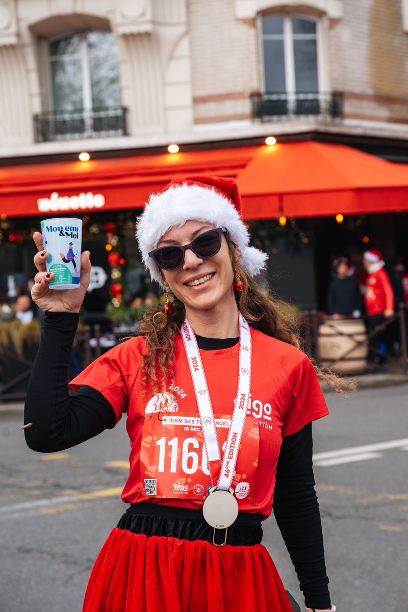 SyndicatEauxIDF's tweet photo. [#EnImages] Avec le #SEDIF, on s’hydrate lors des ravitaillements et à l’arrivée en évitant le plastique à usage unique sur la Corrida de Noël d’@Issylesmoul ! 🏃🏻‍♂️

L’🚰, une eau de qualité, locale et écologique ! https://t.co/YneO9KcpUR