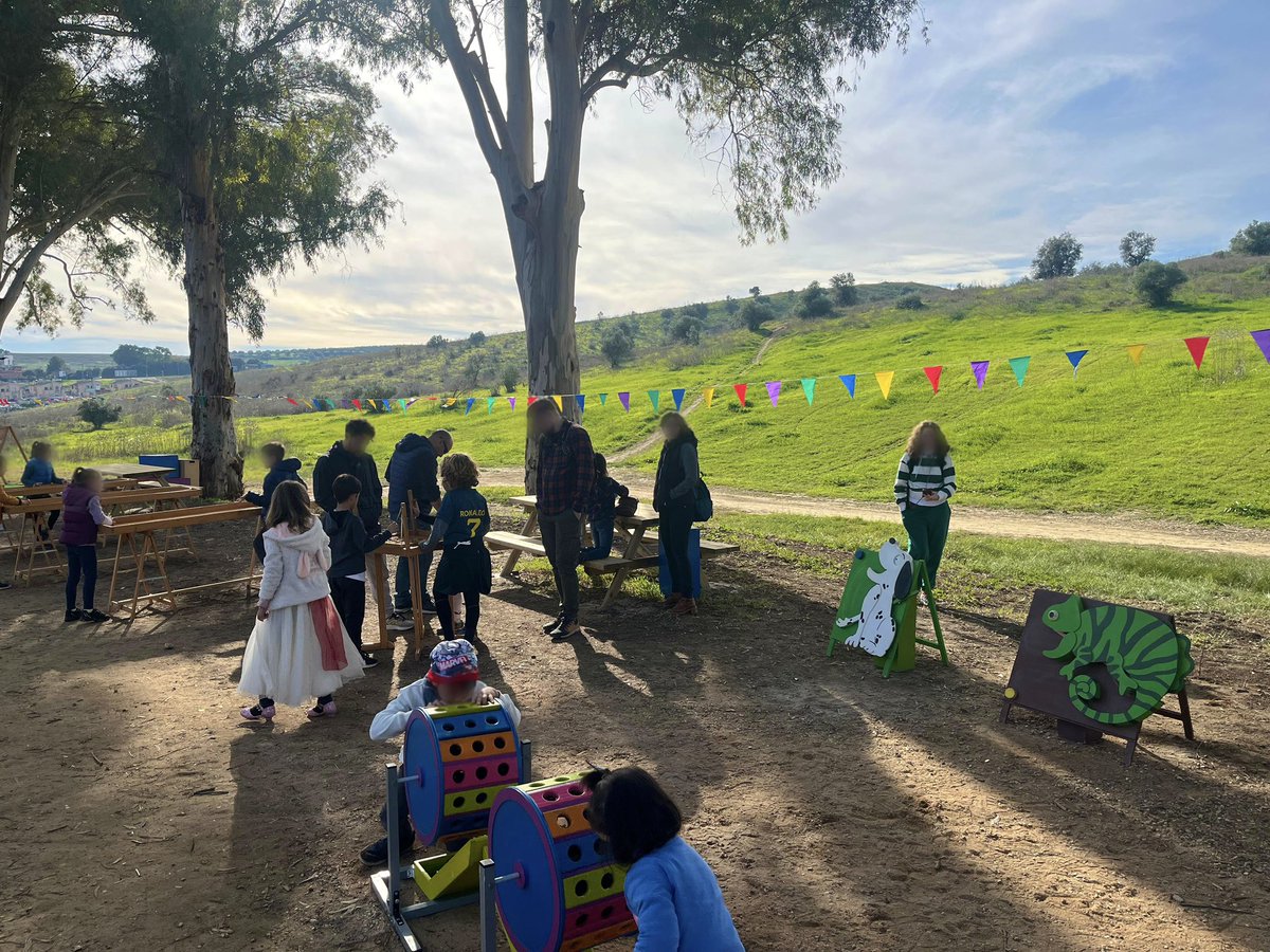 Angelesdetrapo's tweet photo. Ayer nos lo pasamos genial con los divertidísimos “Juegos en familia” en Camas, Sevilla 🥳

Próxima parada: Rincón de la victoria (Málaga), del 20 al 24 de diciembre 😉

#actividadesinfantiles #actividades #actividadesenfamilia #juegos #juegosartesanales #juegosinteractivos https://t.co/S0rp4wdGmg