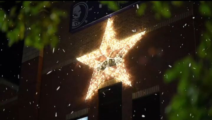 Ahhh Captain Cook Square in Middlesbrough looking awesome <a href="/wearembro/">We are Middlesbrough</a> #captaincooklights #Middlesbrough #teesside #Christmaslights