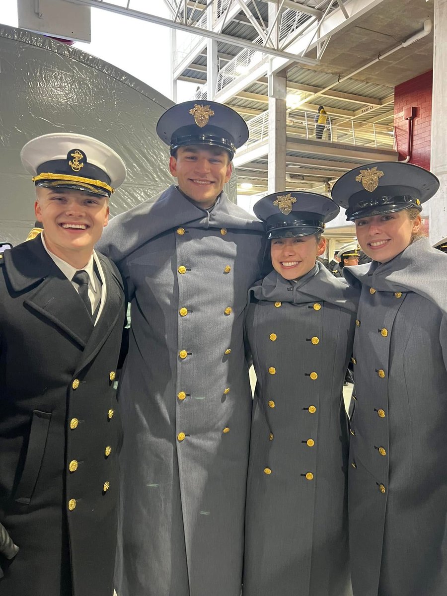 rep_stevewomack's tweet image. Bringing Fayetteville High School alums together at Army-Navy—Harrison Henry, Luke Welcher, June Dresel, and Tehya Meers! Harrison got bragging rights!