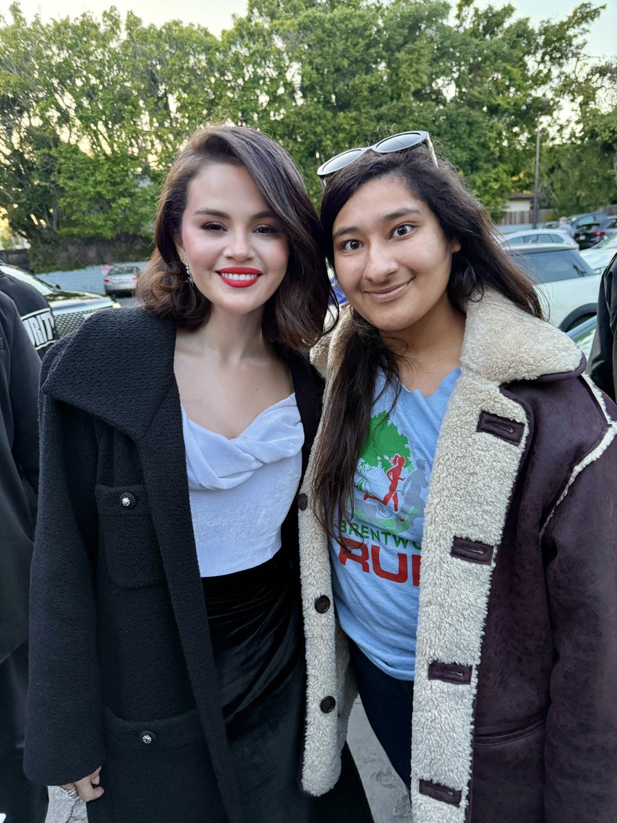 FlickerrMarlen's tweet photo. Congratulations on your engagement🤍🫶🏼👸🏻@selenagomez #SelenaGomez https://t.co/dJTIJitxho