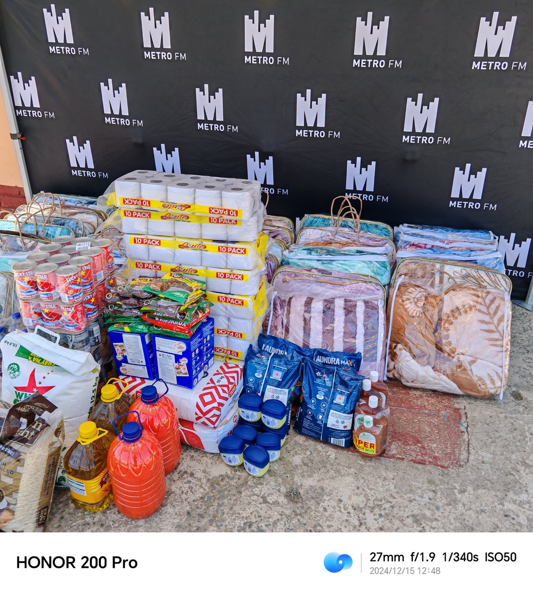 METROFMSA's tweet photo. The #METROM team with @HonorAfrica and @AstronEnergySA embarked on a journey to East London not only to showcase the #Heatwave but also to give back to the community.
We went to Masizakhe Children's home to show gratitude and to help the establishment with food and blankets as part of our yearly CSI projects.
#METROFMHeatwave #CapturedByHONOR200Series