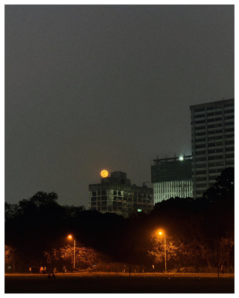 samheartbits's tweet photo. Dusk hours in Kolkata

@Apple #ShotOniPhone https://t.co/2LyACTwPbb