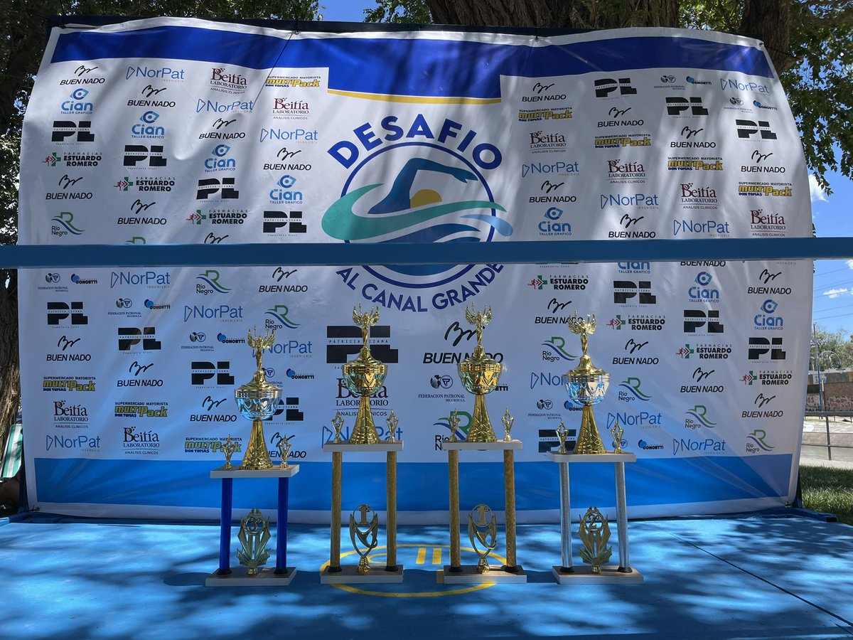 Progreso_club's tweet photo. 😎🙌🏊‍♂️ ¡Ya está listo el podio y los trofeos esperan a los nuevos campeones del Desafío al Canal Grande! 💙💛 https://t.co/q1OaFNSjcz
