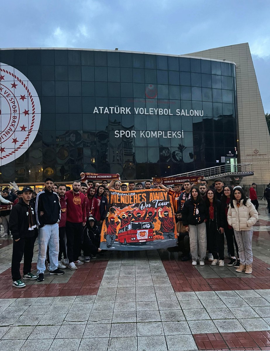 ARMA İZMİR'DE, BİZ PEŞİNDE! 

Galatasaray Erkek Voleybol Takımımızı Altekma karşısında aslanlar gibi destekledik. 

#ultrAslanUNI
