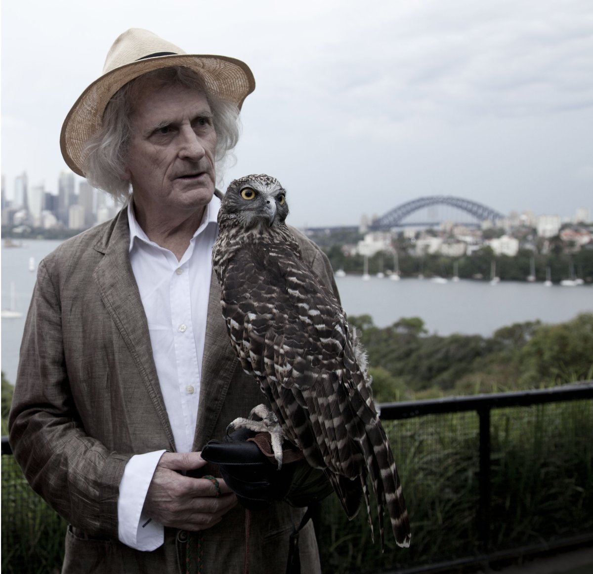 Robert Adamson, one of Australia's greatest poets, passed away two years ago today. If you are unfamiliar with his work, Reaching Light: Selected Poems is the place to begin. [photo of Adamson with Powerful Owl by Juno Gemes]
floodeditions.com/books-by-title…