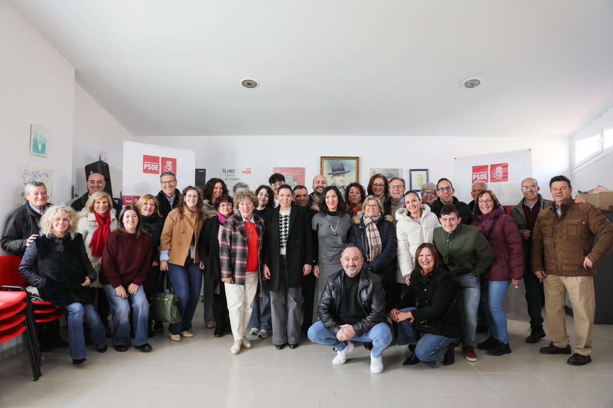 EstherGMoran's tweet photo. Con la militancia en #FuenteDeCantos y #Zafra donde el PSOE es un gran ejemplo de participación y democracia. Este es el partido en el que creo. 

Necesitamos unidad y fortaleza para volver a gobernar, para seguir transformando esta tierra como lo hemos hecho durante tantos años. https://t.co/bG2c8yD48u