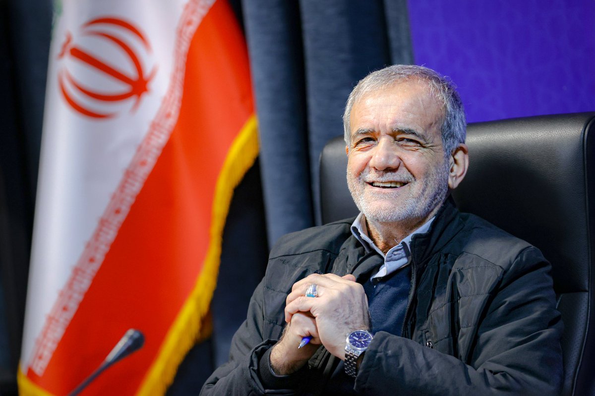 ghasemsabz's tweet photo. ممنونم آقای دکتر
هم برای این که زیر بار امضای اون قانون نرفتی
هم تو شعام جلوی اجراشو گرفتی
به رای که بهت دادم افتخار میکنم … https://t.co/p84JboetJX