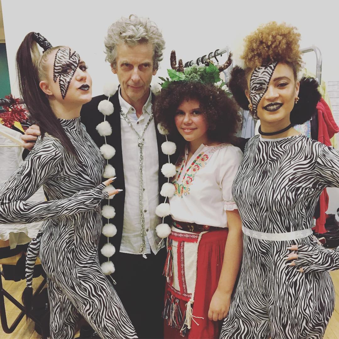 brinatello's tweet photo. #OTD (December 15, 2016): #PeterCapaldi surprised the #PortobelloPanto cast during their production of #TheSnowQueen. Directed by #AnnaChancellor (#LixStorm in #TheHour) at the Tabernacle in Notting Hill. 📷 credits: https://t.co/G7Ktikmixn https://t.co/wmK7ouM0Fg https://t.co/sQdk83QhtT