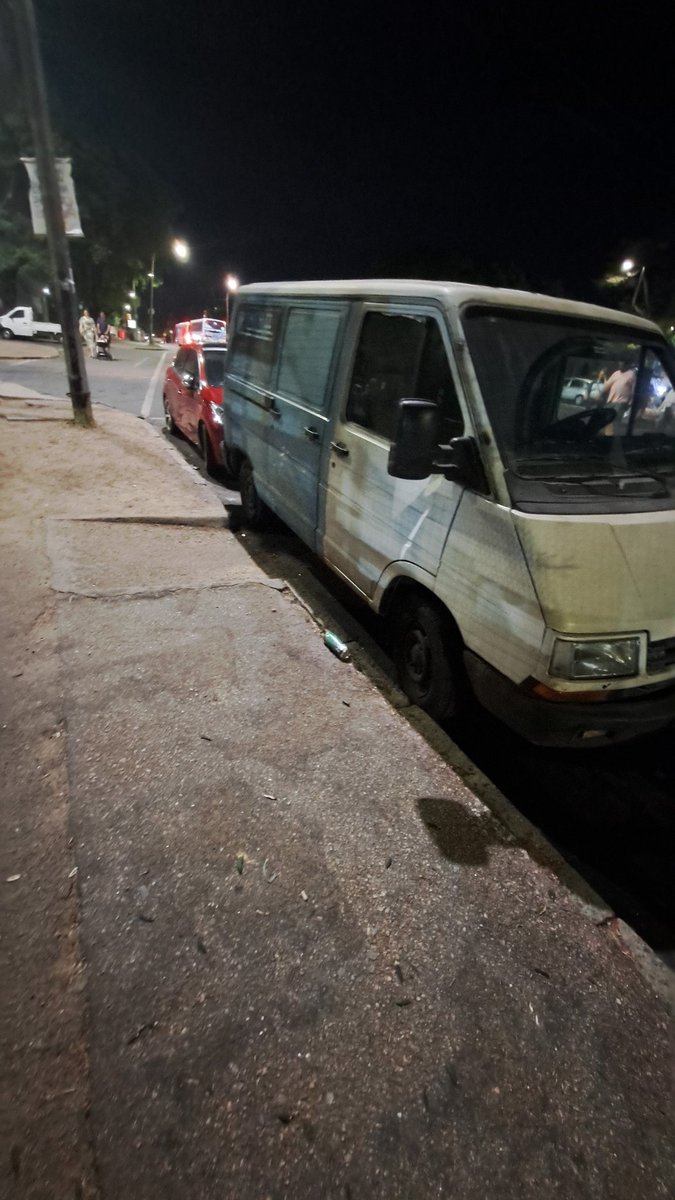 hombre_estrella's tweet photo. Feria @ideasmas @Ideasmasferia  del Parque Rodo. 
Rodeada de autos que no permiten acceder a la feria a peatones de forma segura, NO HAY 1 SOLO INSPECTOR @imtransito
Autos estacionados sobre rampas, arriba de veredas, en cordón rojo. No hay 1 solo lugar para dejar 🚲
@Municipiob https://t.co/hsb2WYtBPx