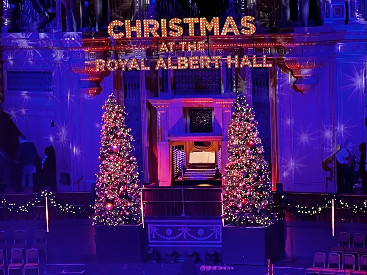BruceKerr19's tweet photo. #RAHChristmas Fantastic! No better way to start our Christmas celebrations 🎄🎄🎄🎄🎄🎄🎄🎄🎄🎄🎄🎄🎄🎄 https://t.co/FDY1vcap3U