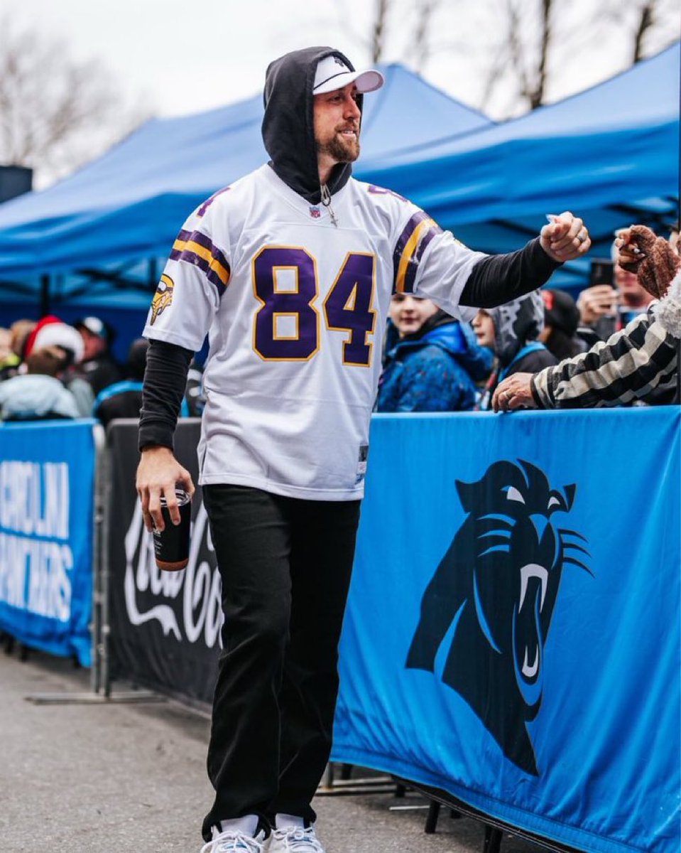 Coolest thing you’ll see today.

Respect, Adam Thielen.

Hey Cancer — you just got Moss’d.