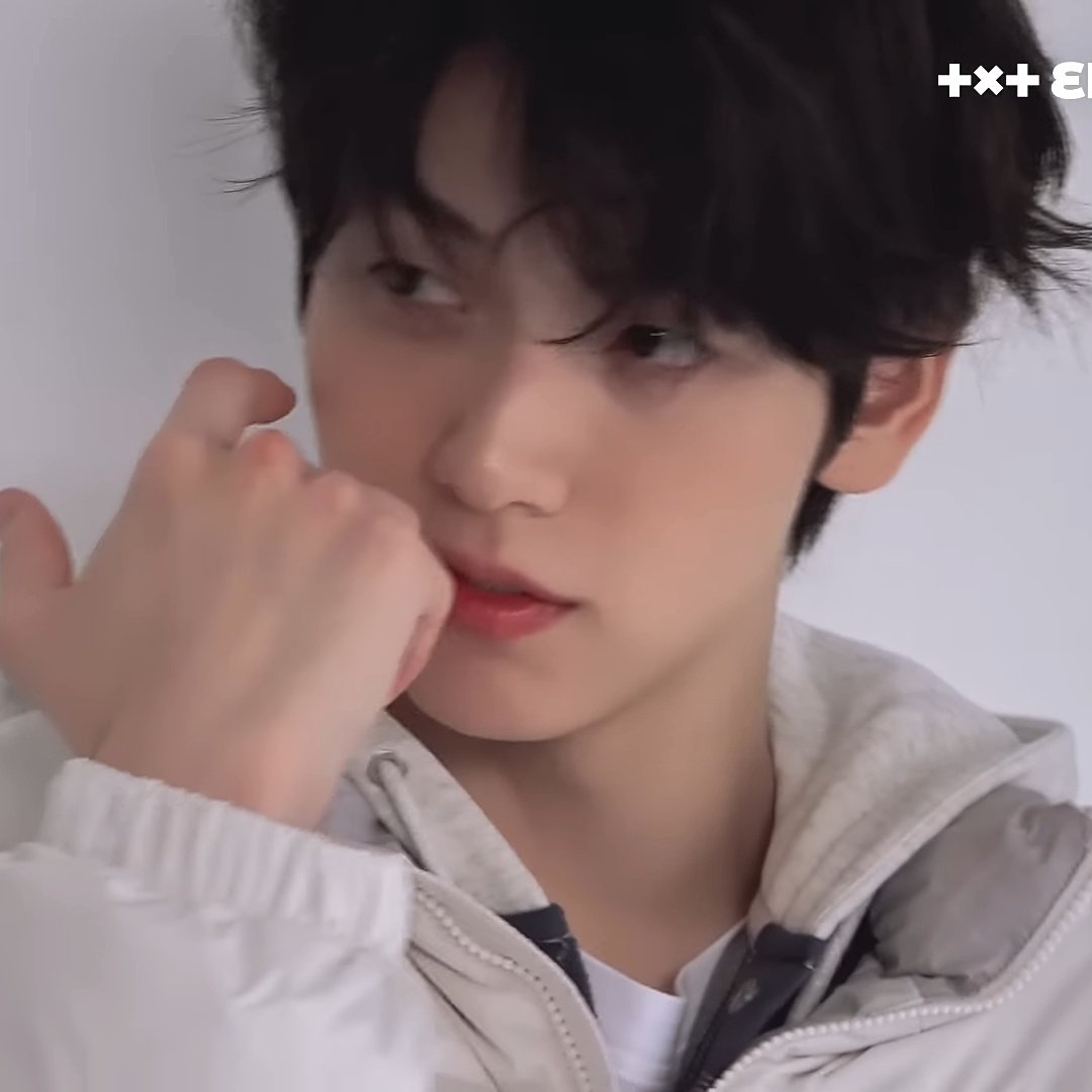 MariChoiTrinity's tweet photo. o Soobin é estranho e não de um jeito "fanservice", o homem é genuinamente esquisito 

— A THREAD https://t.co/nX8yoH0VLz