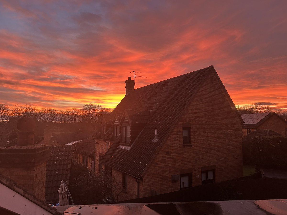 Not the sort of thing I usually put up, but that’s a cracking sunset, wish I was on the lake !!!