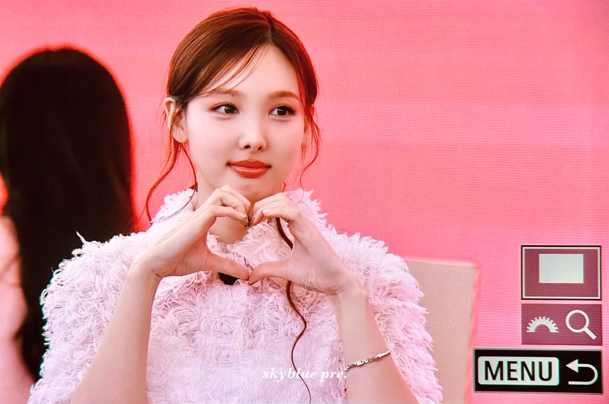 241215pre.

#TWICE #NAYEON #트와이스 #나연 #ナヨン