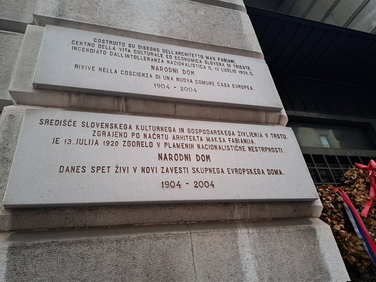 PauloLjubljana's tweet photo. Le Théâtre permanent slovène à Trieste (🇮🇹) fondé en 1902 (photos 1 et 2) anciennement situé dans la Maison nationale (Narodni dom - photos 3 et 4), incendiée par les fascistes en 1920 puis reconstruite avant d'être symboliquement restituée à la communauté slovène en 2020. https://t.co/WljIIaOk3k