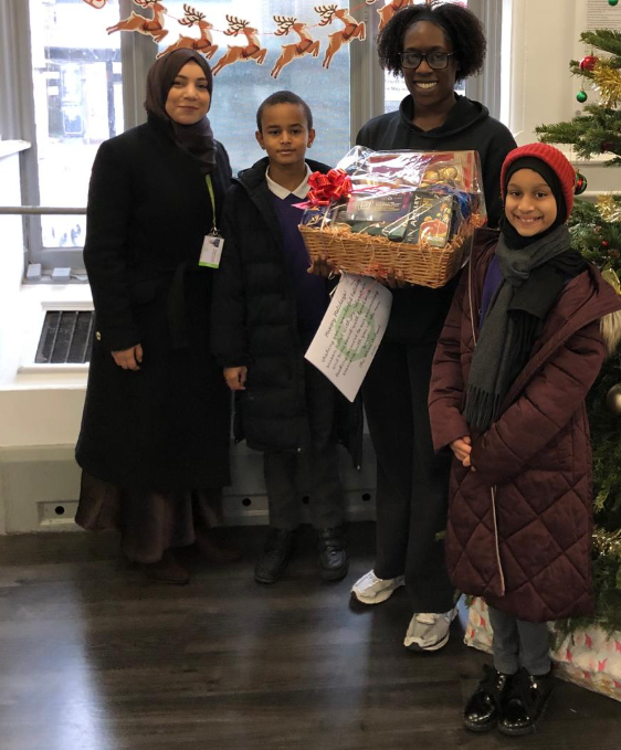 olive_hackney's tweet image. As part of our #WinterGiftProgramme, pupils and staff delivered a festive gift hamper to staff at the Kings Hall Leisure Centre @Better_UK #Service #Respect #StarCitizen #WeAreStar