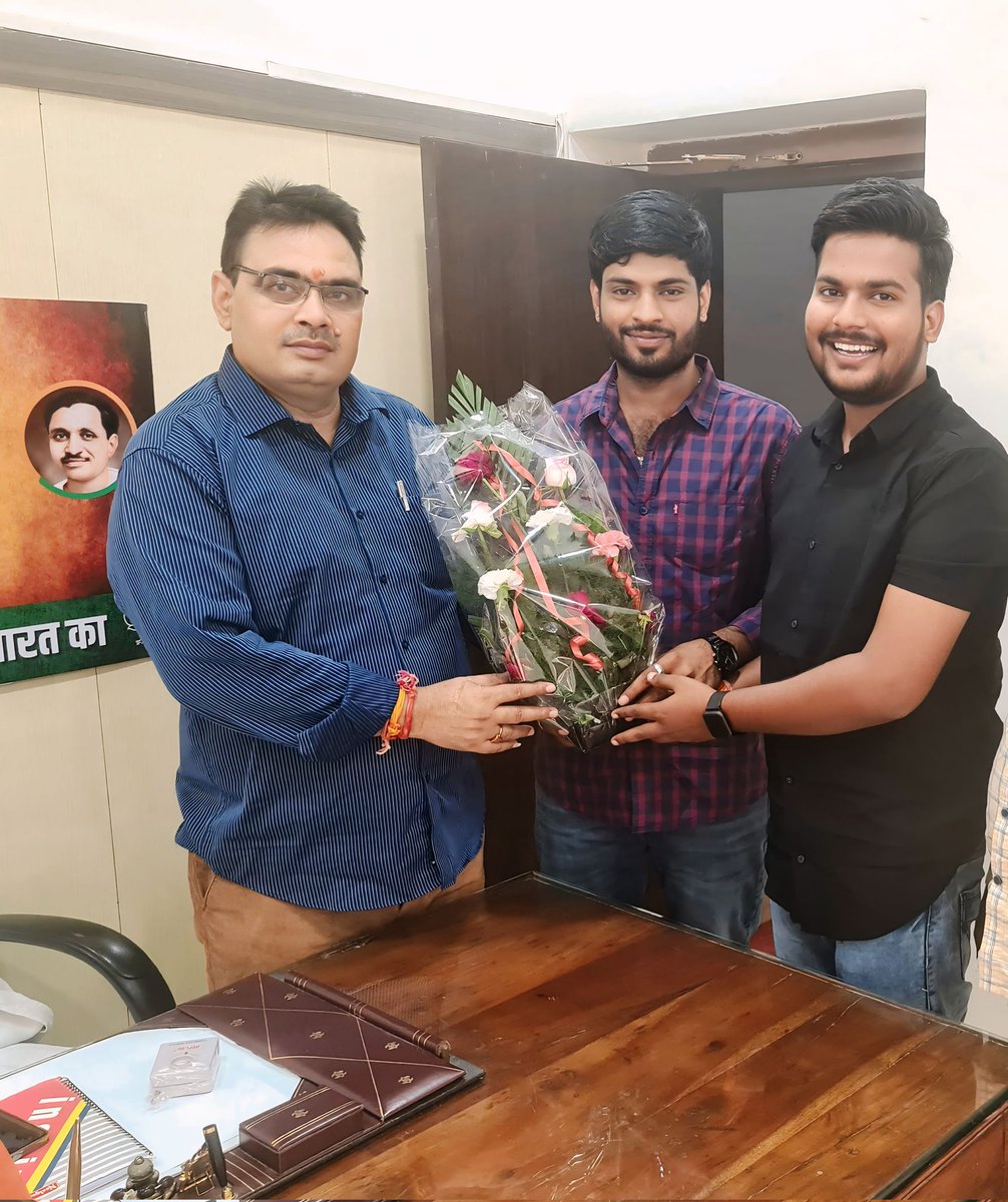 राजस्थान के यशस्वी मुख्यमंत्री माननीय श्री भजनलाल शर्मा जी को जन्मदिन की हार्दिक शुभकामनाएं।

आपके दूरदर्शी नेतृत्व और अदम्य साहस से प्रदेश प्रगति की नई ऊंचाइयों को छू रहा है। आपका जीवन सदा स्वस्थ, समृद्ध और प्रदेश के विकास को समर्पित रहे, यही हमारी मंगलकामना है।

<a href="/BhajanlalBjp/">Bhajanlal Sharma</a>