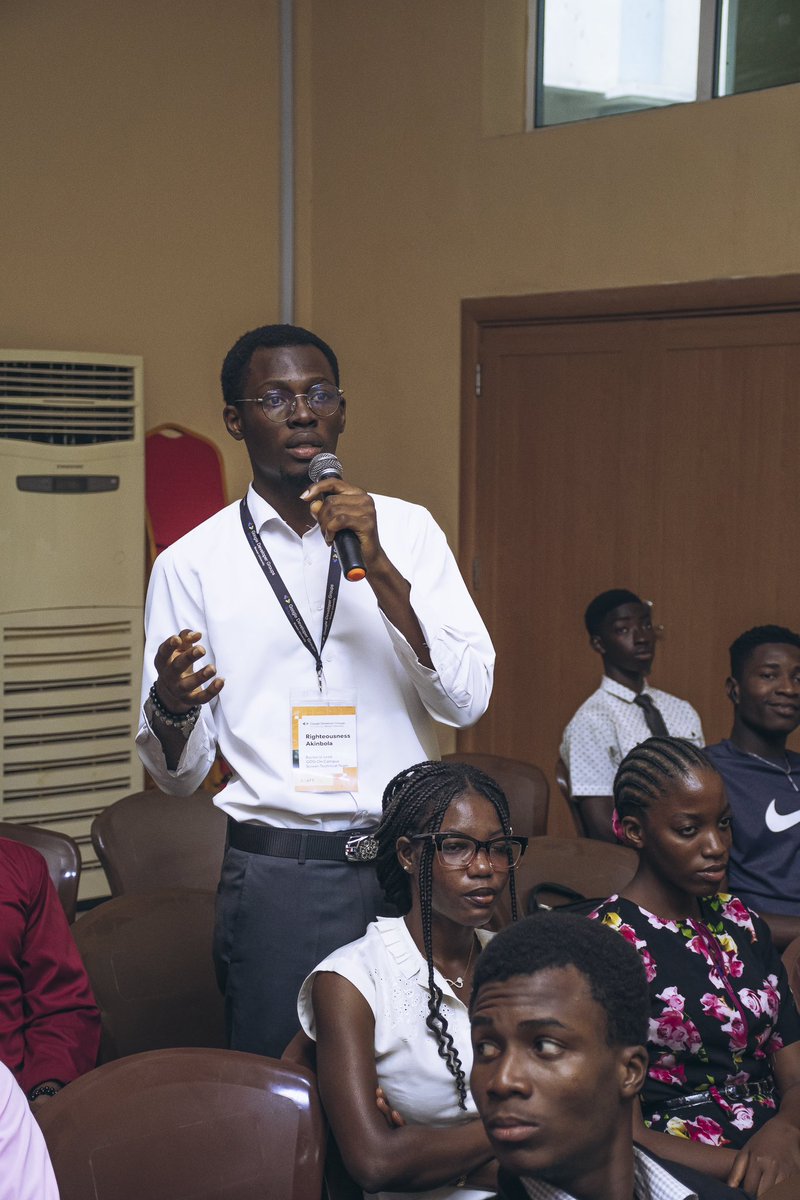gdgoc_bowen's tweet image. Meet some of the brilliant minds behind the GDG on Campus Tech Frontiers event! Here are the amazing leads who made this event a success, captured alongside our inspiring speakers ✨
Captured by our amazing photography lead 
Tag who you spot in the comments 👀
#TechFrontiers