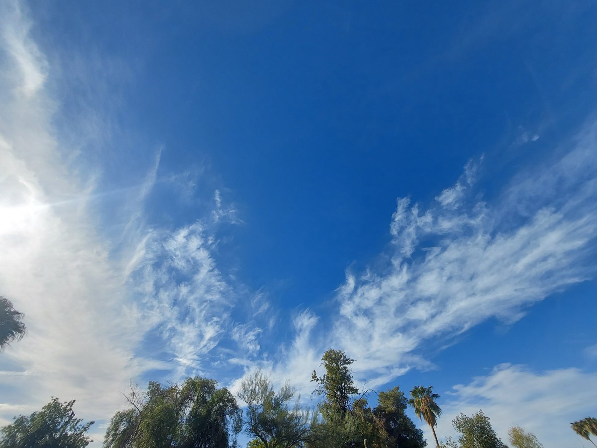 JMHUSTLE's tweet photo. @ABC @elonmusk there's a #manintheclouds painting the sky ✨️ @BillGates #jmpeace 100 pictures of God #bestplanetintheUniverse https://t.co/vOREuyGt7M