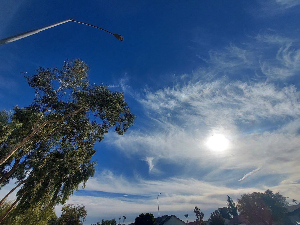 JMHUSTLE's tweet photo. @ABC @elonmusk there's a #manintheclouds painting the sky ✨️ @BillGates #jmpeace 100 pictures of God #bestplanetintheUniverse https://t.co/vOREuyGt7M