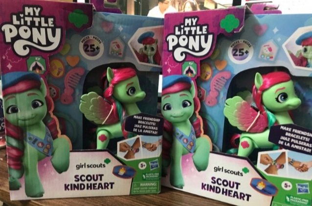 Misty_bloom12's tweet photo. @Hasbro Where can we buy her I really love her and I saw a Unrealised ep of her with sunny and her friends earning badges and helping the bunny grow smaller that ep. But I would love to ask pls could you sell her if just once it bc I really really what a toy of her. 💜 please https://t.co/LtTVMTB57E