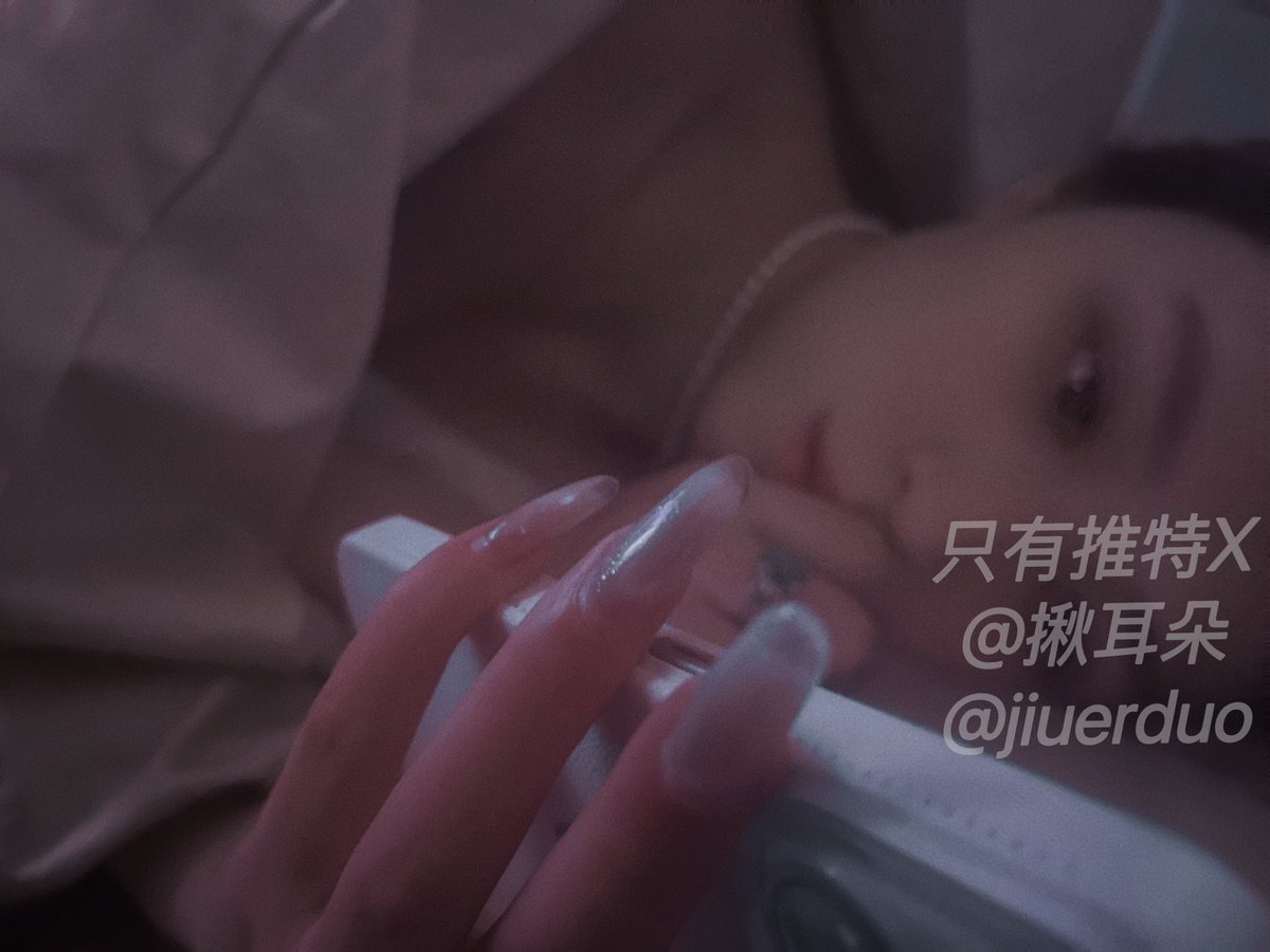 福利姬揪耳朵分享的黄推图片3 - 网红私拍内容