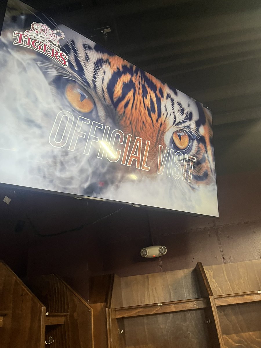 Zjalijuon White tweet media