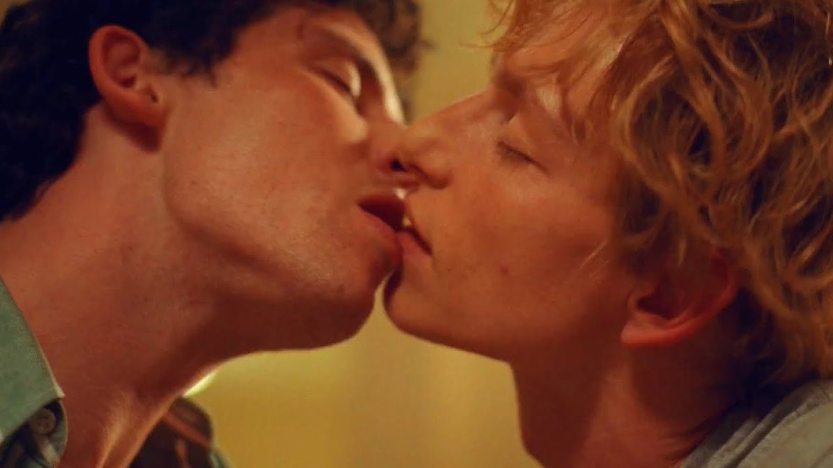 notgwendalupe's tweet photo. 8 viral movie moments from 2024:

1) the making out scene from 'challengers' https://t.co/Pp0AHm36RC