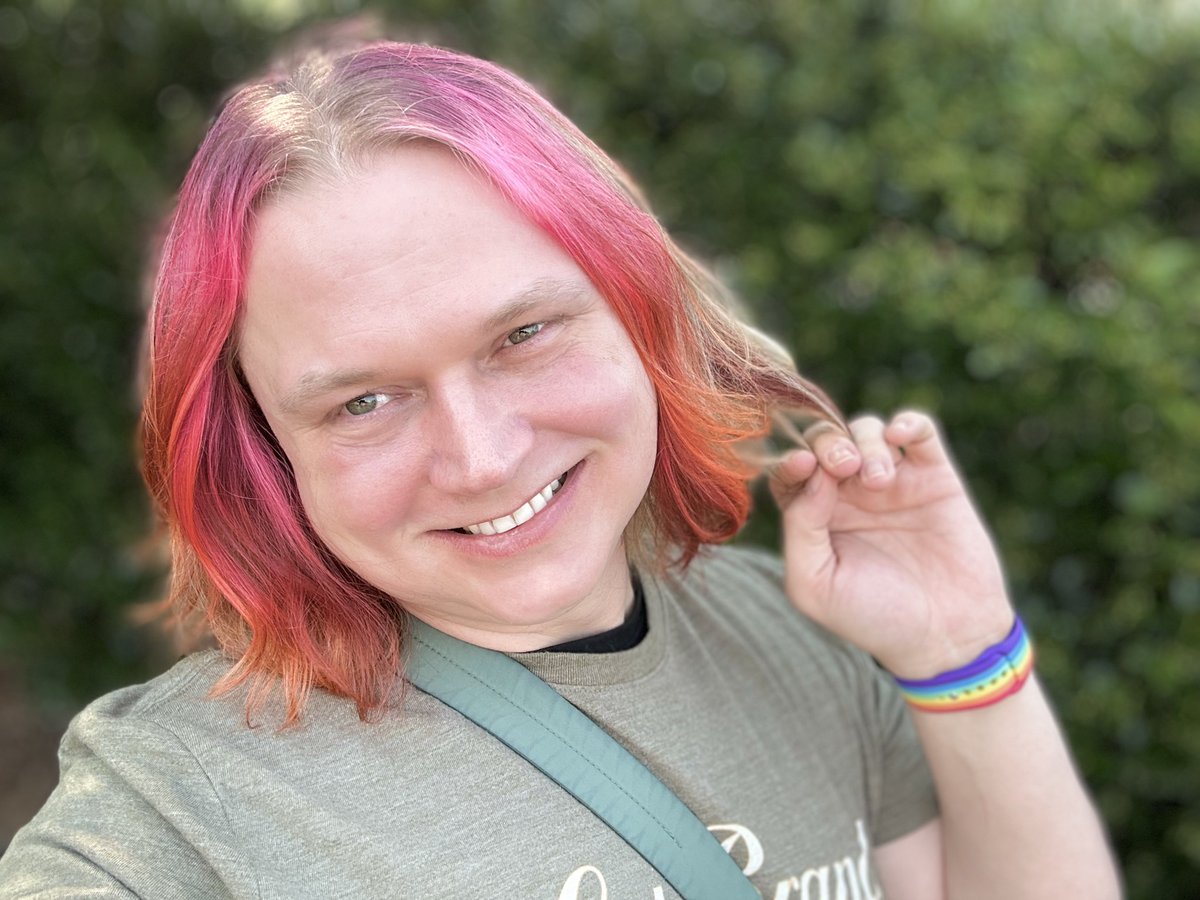 Hi, yes…I’m cute 🥰. Happy Sunday everyone!