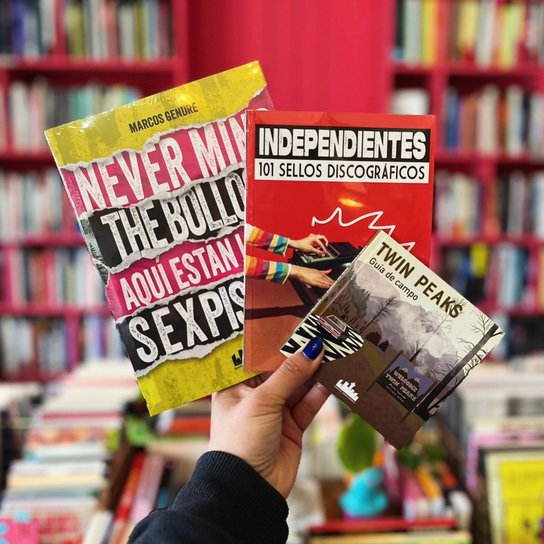 Santiago-Ander (@stgoandereditor) on Twitter photo Disponibles en #Kalimera Libros 🥳📚🚀💫
• #SexPistols. Never Mind the Bollocks / <a href="/MarcosGendre/">Marcos Gendre</a> •
• #Independientes. 101 sellos discográficos / <a href="/stgoandereditor/">Santiago-Ander</a> •
• #TwinPeaks. Guía de campo / <a href="/Martinservible/">Martin Sepúlveda B.</a> •
📍 Seminario 291, Providencia. Metro Santa Isabel Disponibles en #Kalimera Libros 🥳📚🚀💫
• #SexPistols. Never Mind the Bollocks / <a href="/MarcosGendre/">Marcos Gendre</a> •
• #Independientes. 101 sellos discográficos / <a href="/stgoandereditor/">Santiago-Ander</a> •
• #TwinPeaks. Guía de campo / <a href="/Martinservible/">Martin Sepúlveda B.</a> •
📍 Seminario 291, Providencia. Metro Santa Isabel