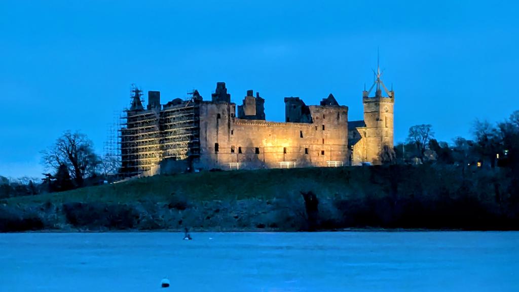 adrianmahoney's tweet image. Linlithgow Palace and St Michael's Church are in the spotlight tonight. Lovely night for a walk. #Nightsight #GooglePixel6a #TeamPixel @GoogleUK
