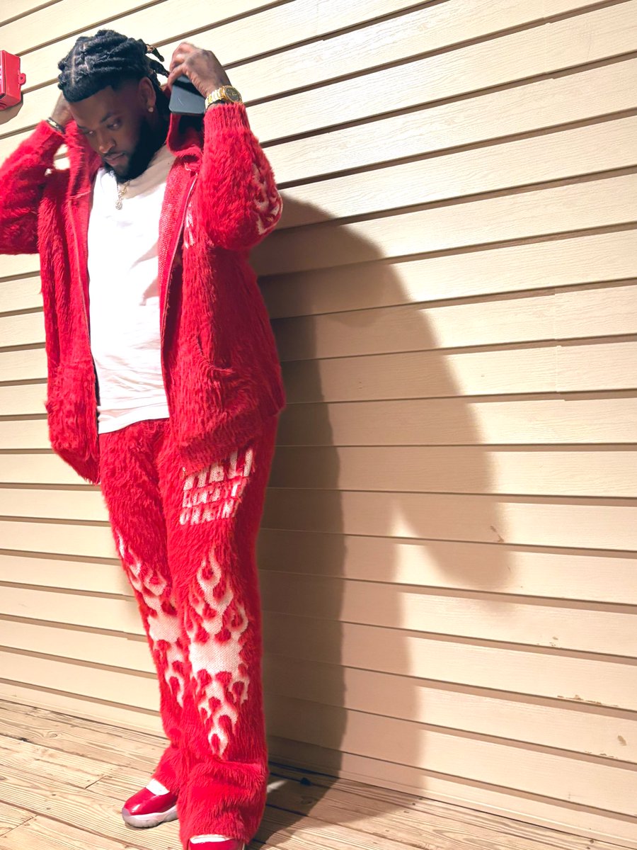 JazzCarter23's tweet photo. Tis the Szn❗️🎅🏾 #OnDet https://t.co/EKd62GFlct
