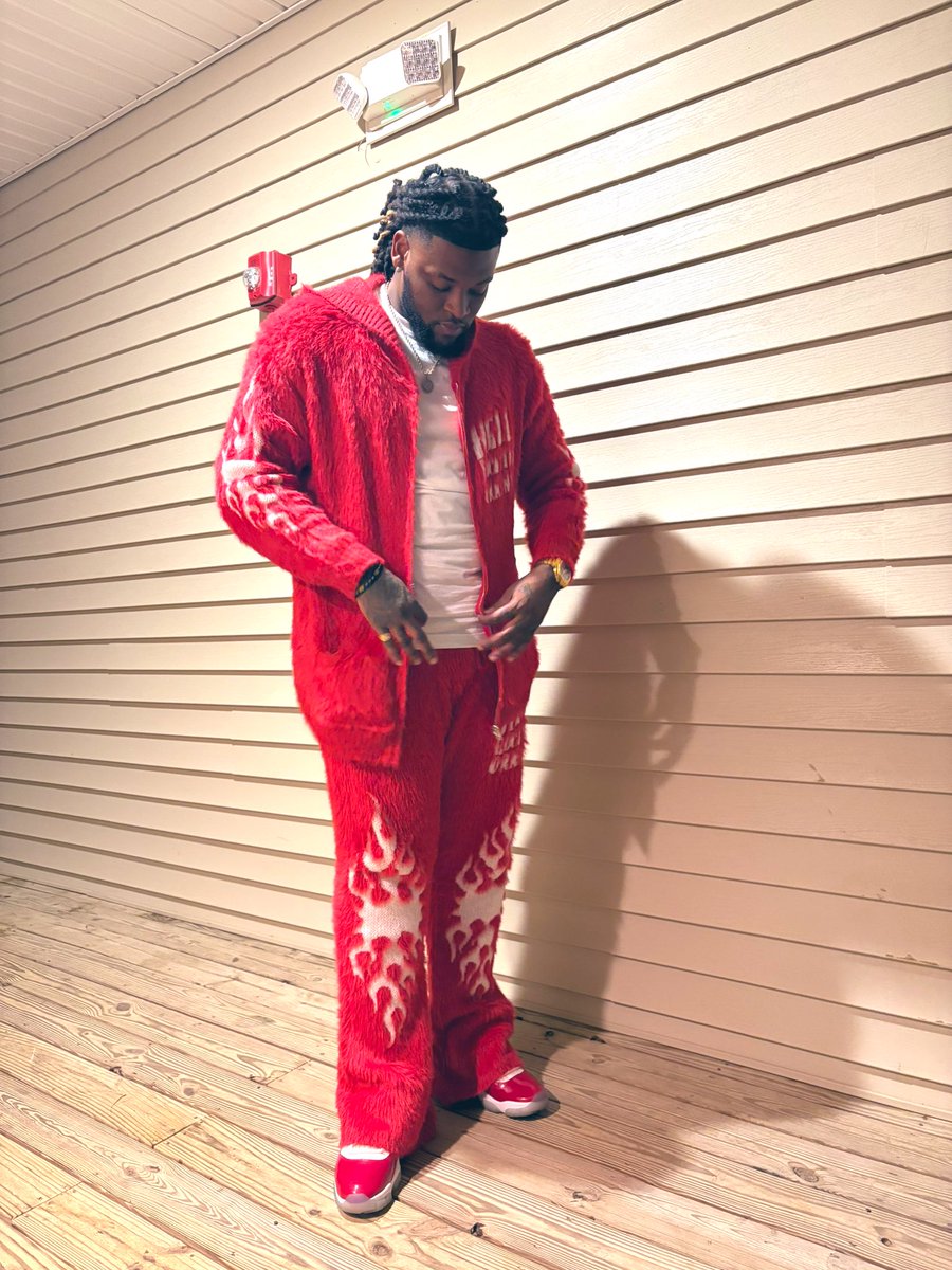 JazzCarter23's tweet photo. Tis the Szn❗️🎅🏾 #OnDet https://t.co/EKd62GFlct