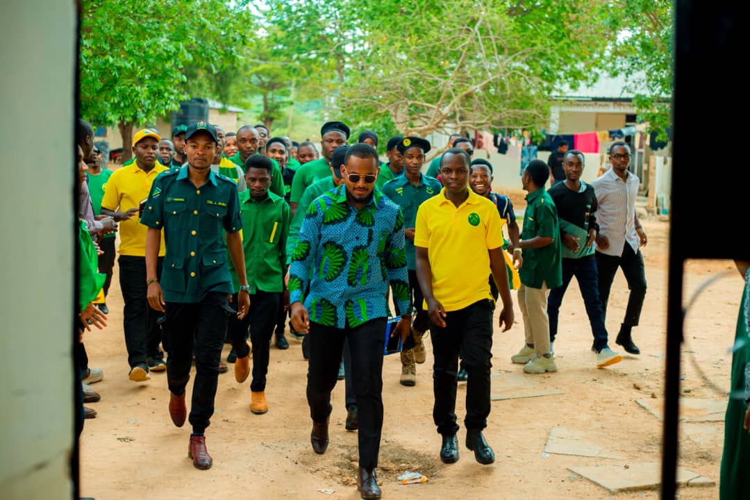 Jisaba15's tweet photo. *📌📌VIJANA WA VYUO  WAENDELEA KUPATA SOMO LA ITIKADI NA MKUFUNZI COMRADE MASOUD* 

Vijana wa vyuo na vyuo vikuu tawi la UVCCM UDOM-TIBA likiongozwa na *Ndugu Jisinza Jisaba* wamendelea Kupata mafunzo ya Itikadi ambapo katibu wa umoja wa vijana wa Chama Cha Mapinduzi mkoa wa Dom. https://t.co/S5pC0xokbL