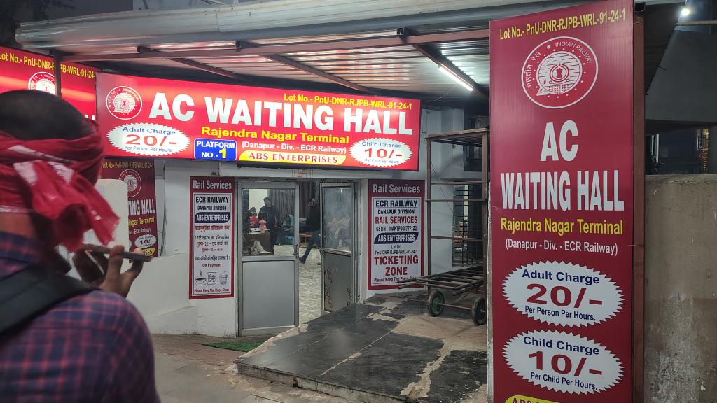 shivbachan89's tweet photo. Let's review the Train Passengers Facilities! Why Government Charges the Hourly Rental Fees for sitting in ACs Hall Room and even that it's too costly. 
You can create a bar code in ticket and respective passengers can get QR Code scan to get entry. https://t.co/3xNnRcctA6