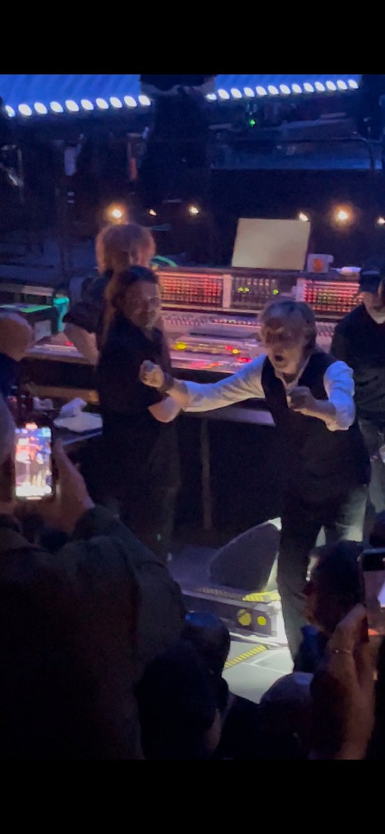 lliniwini's tweet photo. @PaulMcCartney last night at @TheCoopLive Great seats, amazing sound and a very emotional night 😍 https://t.co/C4yOyqEiJW