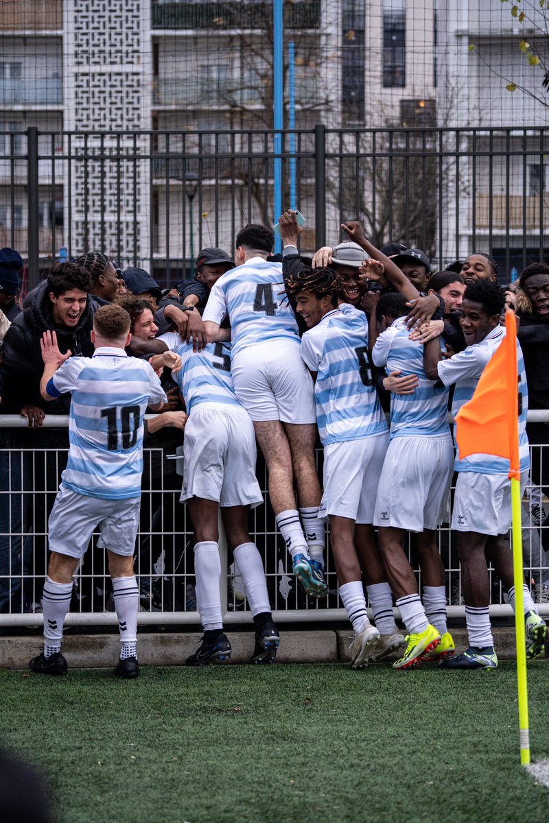racing_cff's tweet photo. Quelle journée de folie encore ! 🔥 Bravo à nos jeunes Ciel et Blanc qui ont tout donné pour nous couleurs.

Si fiers de vous ! 🥹

#U18 #AllezRacing 🔵⚪️ https://t.co/gfay1UPSix