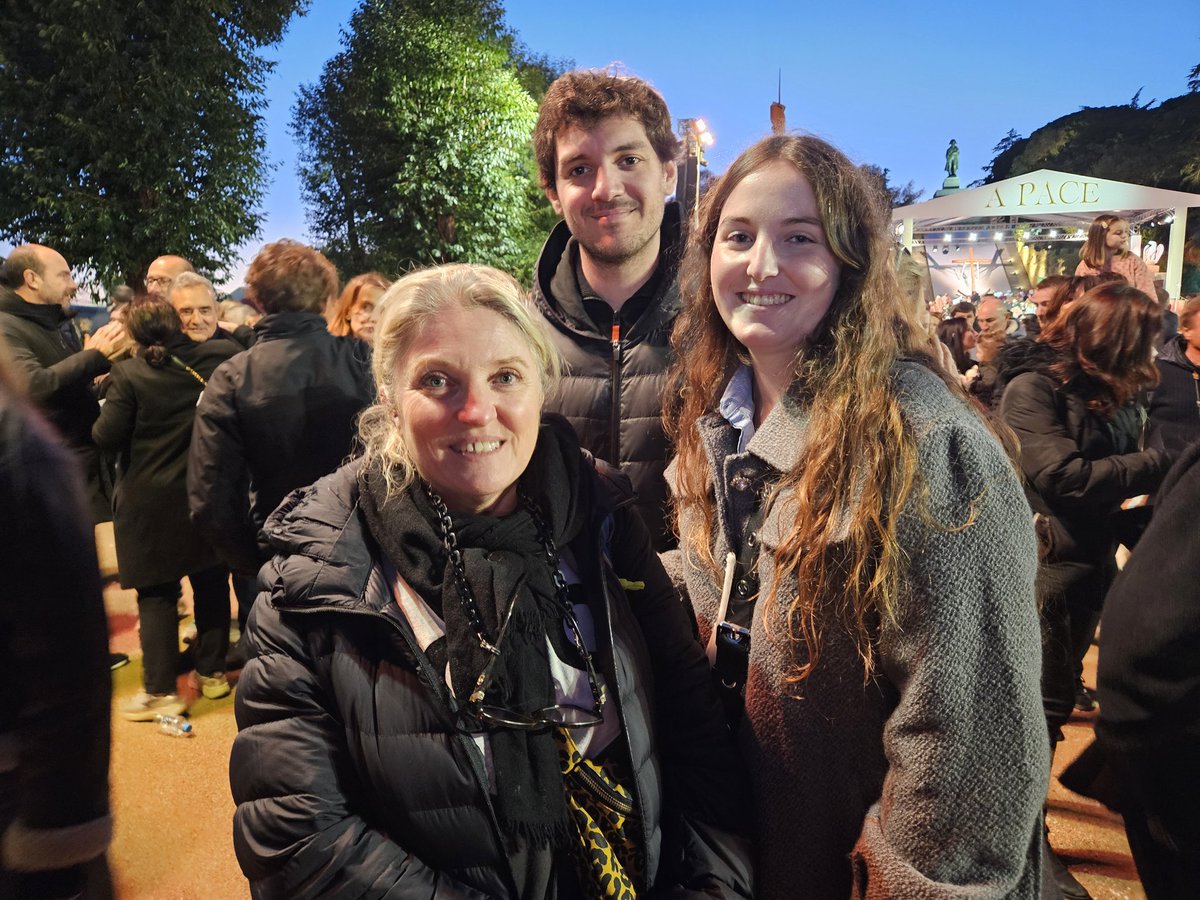 charlottedefrm's tweet photo. @LaCroix "C'était beau de voir qu'autant de gens se sont mobilisés pour nous faire vivre cette journée" confie Lisia à @LaCroix

Elle était accompagnée de son compagnon Lisandru et de sa mère Valérie, qui a été émue "par cette union intergénérationnelle autour du #papeencorse" https://t.co/LhGB9k6dvZ