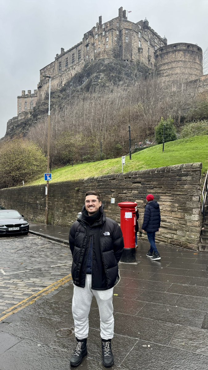 ¿Alguien me quita a la gente de atrás plis?