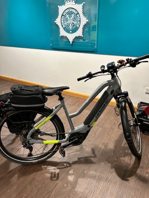 Its nearly that time of year again when the Big Jolly Fellow dressed in red comes to our homes.🎅🏼 

 Some of those presents may be a shiny new Cycle ?  🚲 

A simple way to look after them is to go to  💻   orlo.uk/Mz1T5  
for tips on how to keep them safe 👮‍♂️