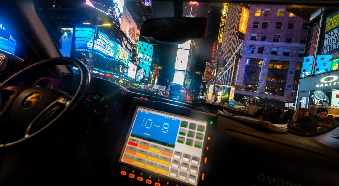 NYCFireWire's tweet photo. 10-8 &amp; available for Fire Duty in Times Square. #FDNY https://t.co/mnDbYgc7in