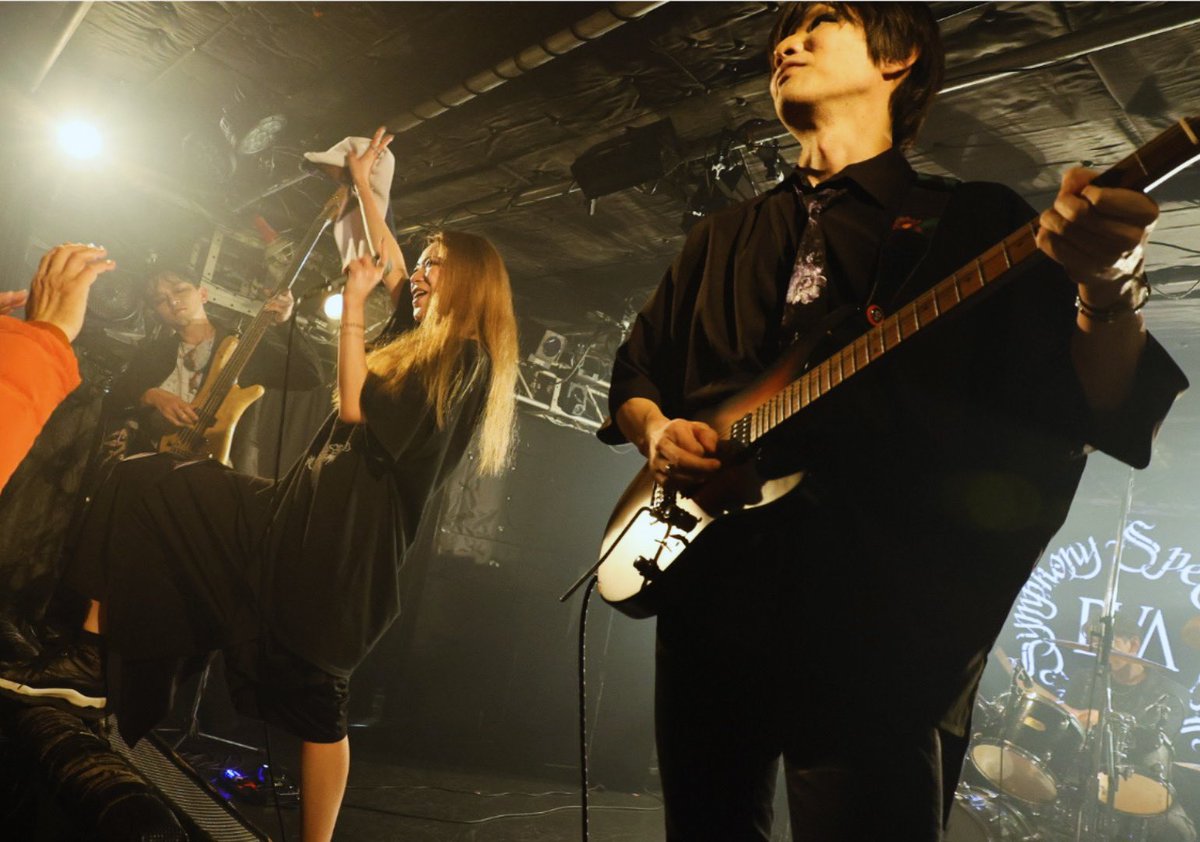 新生EVAの2ndLIVE🌹
吉祥寺クレッシェンド様にご来場いただいた皆様、配信をご覧いただいた皆様、誠にありがとうございました！
次回LIVEはすぐにお知らせするため準備中ですので、ほんの少しお待ちください✨
本日のアーカイブは12/29 23:59まで視聴可能です！
twitcasting.tv/c:crescendo_li…
#EVA_sss