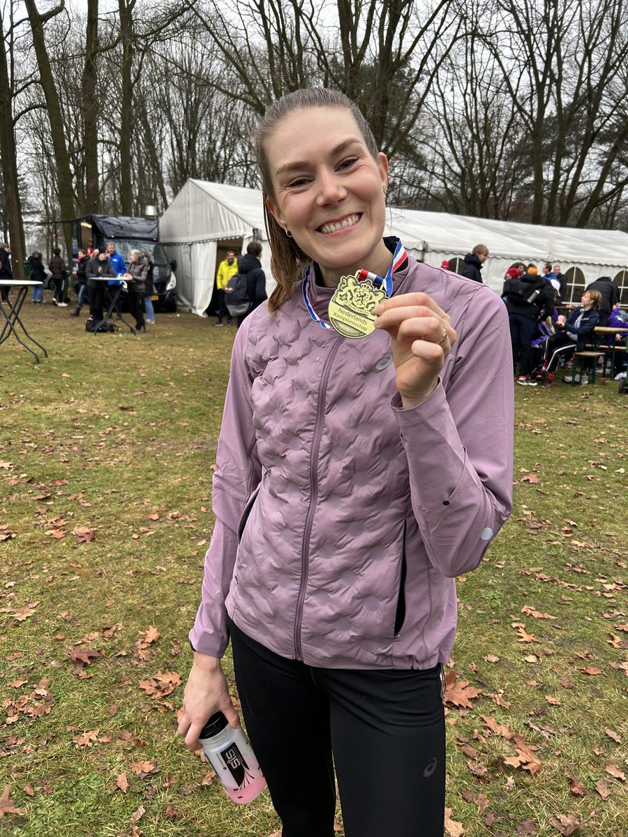 Maureen Koster heeft haar titel op het NK cross geprolongeerd.

#WeRunWeDareWeShare