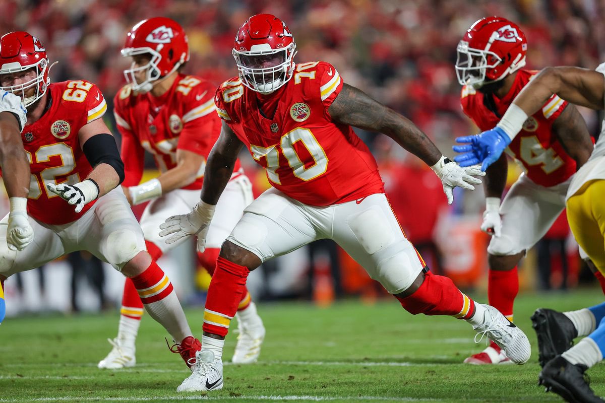 EdEastonJr's tweet image. Notable players Inactive for today’s #Chiefs vs. #Browns #Week15

#ChiefsKingdom                          
- OT D.J. Humphries  

#DawgPound 
⁃ TE David Njoku

#KCvsCLE | #NFL 

✍️ @TheChiefsWire 

chiefswire.usatoday.com/2024/12/15/ina…