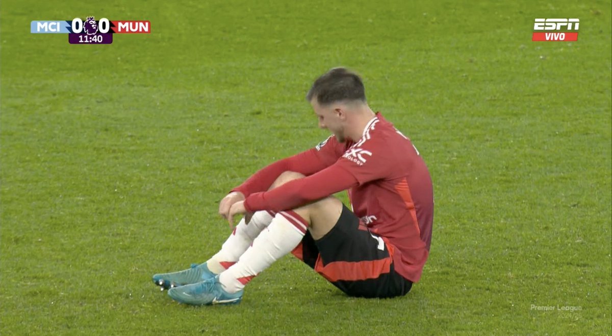 MUnitedEs's tweet photo. 12' Está lesionado Mason Mount. https://t.co/1e0Bsmfaj4